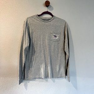 Vineyard Vines. S. Long sleeve gray tee. Snowboard.